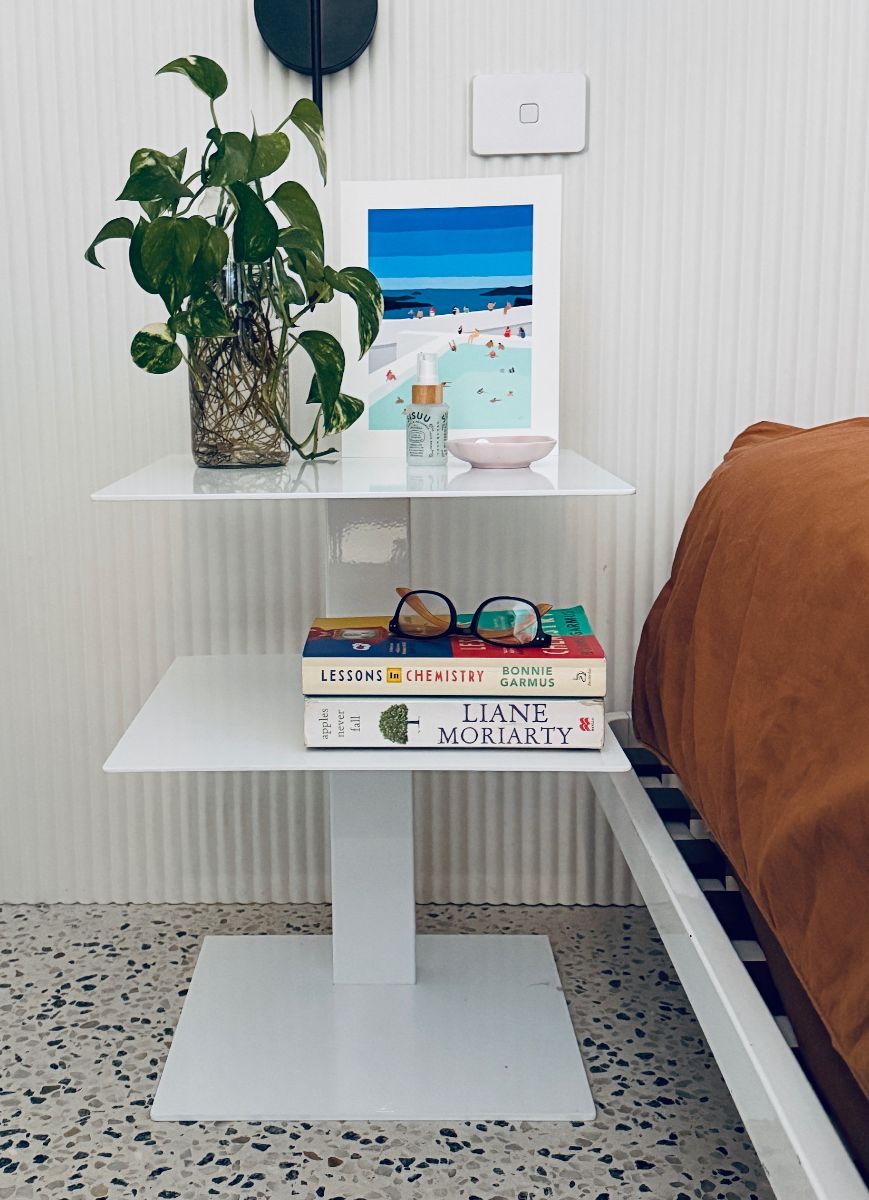 Verticale Bedside Table